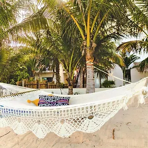 4* מלון La Puerta Azul Beachfront - Adults Only